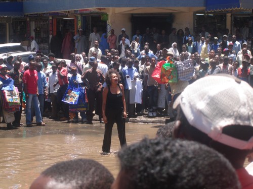 Mwangi Hutter. Eastleigh Crossing, 2009. Video. Courtesy of the artist.